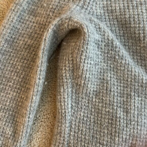 White and Warren Small Cashmere v neck sweater - Picture 5 of 5